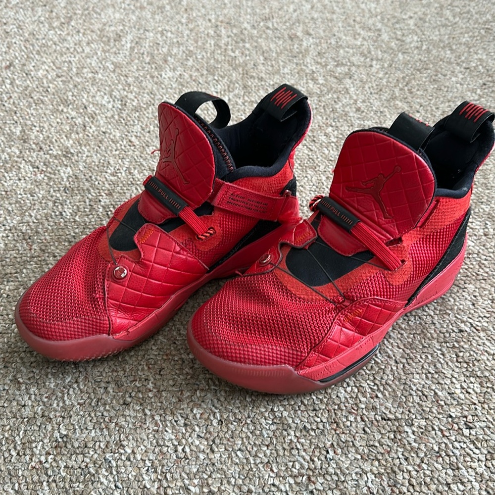 Jordan XXXIII university red